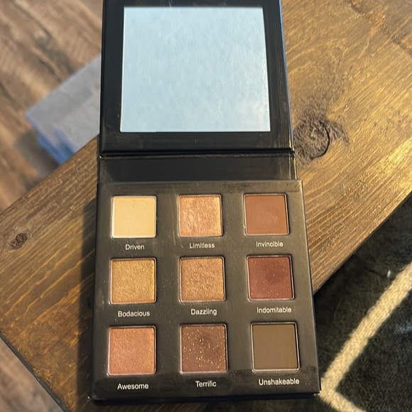 RealHer II Shadow Palette Do Your Squats - Picture 3 of 3